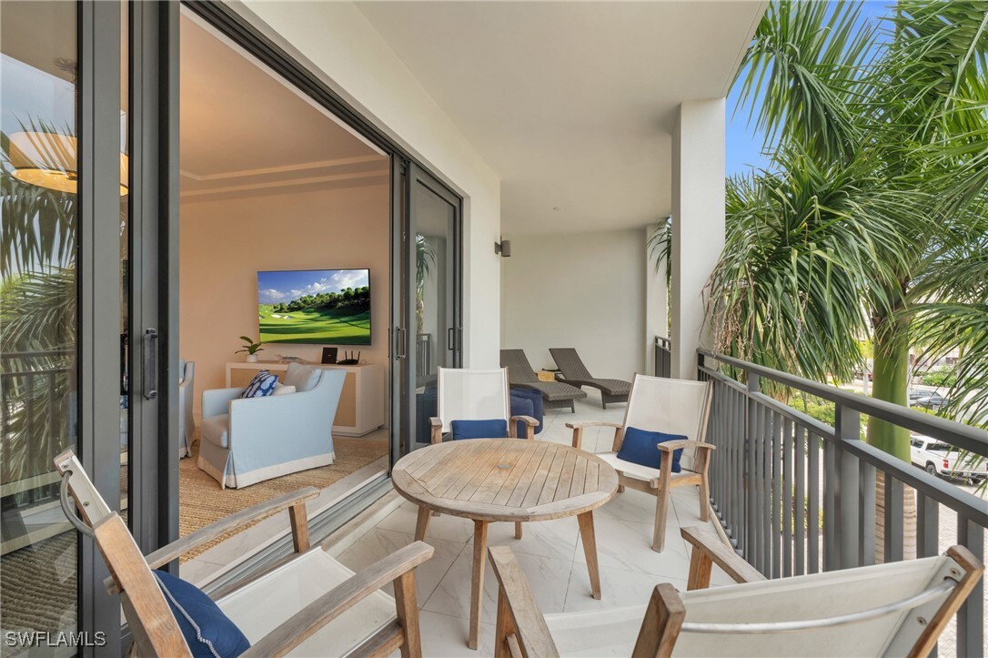 Property Photo: 1135 3rd Avenue S 315 FL 34102