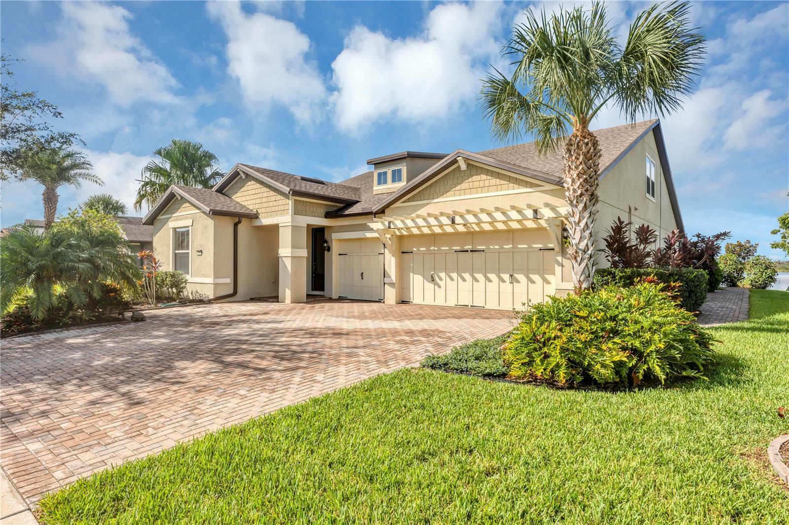 Property Photo:  14054 Larkspur Lake Drive  FL 34787 