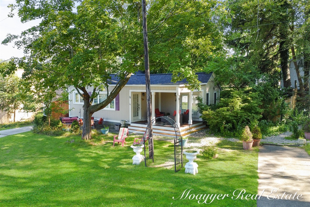 Property Photo:  15 E Wall Street  MI 49406 