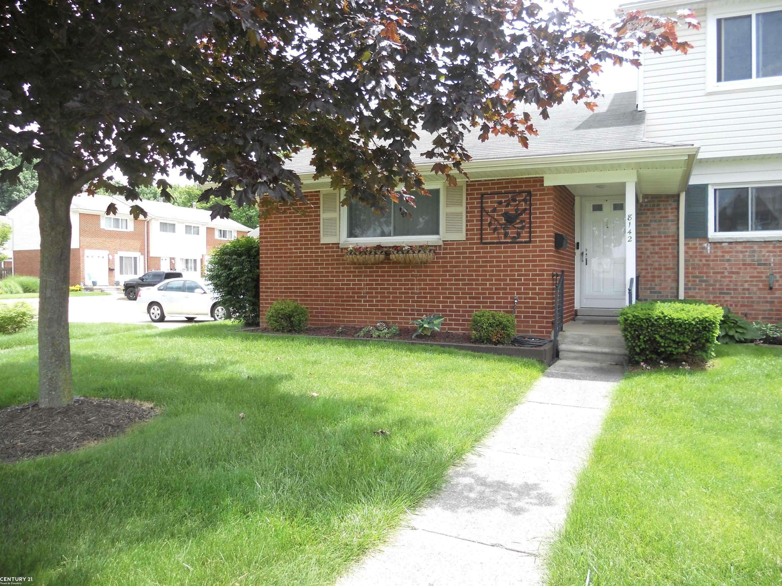 Property Photo:  8142 Farnum  MI 48093 