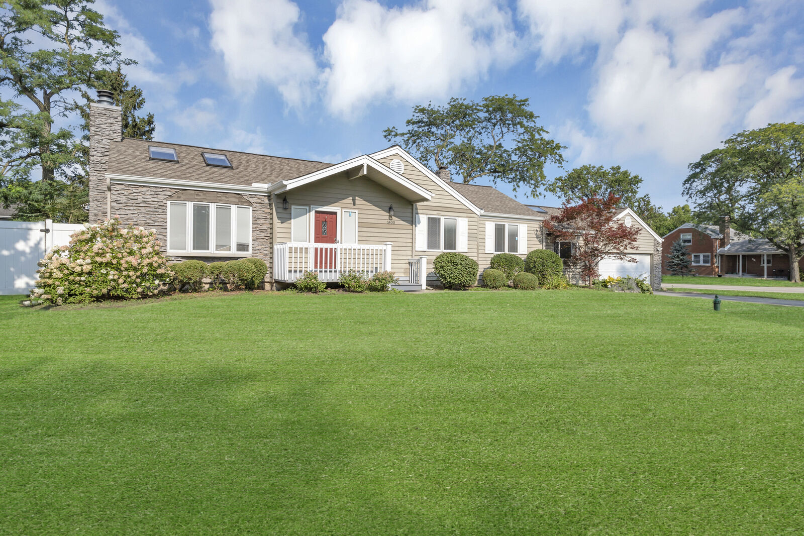 Property Photo:  1400 S Luther Avenue  IL 60148 