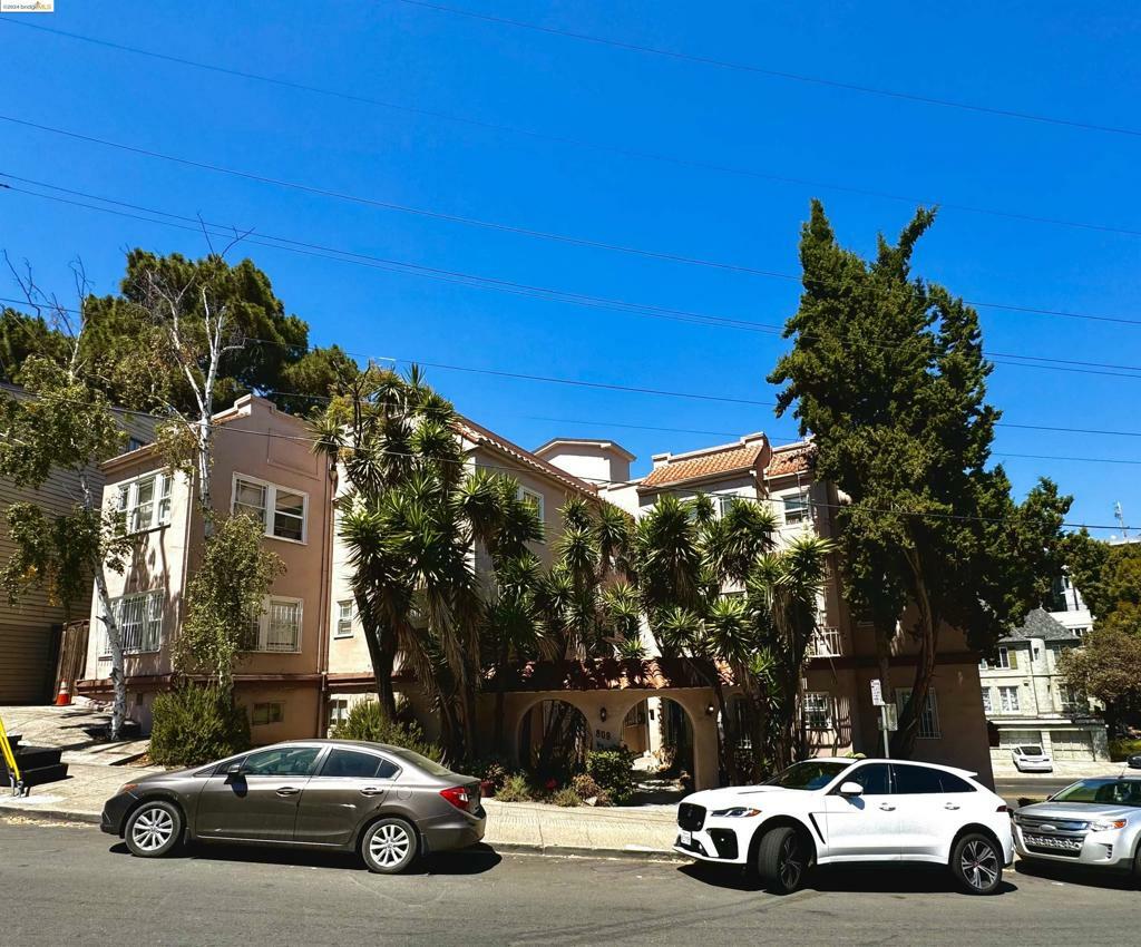 Property Photo:  809 E 28th St  CA 94610 