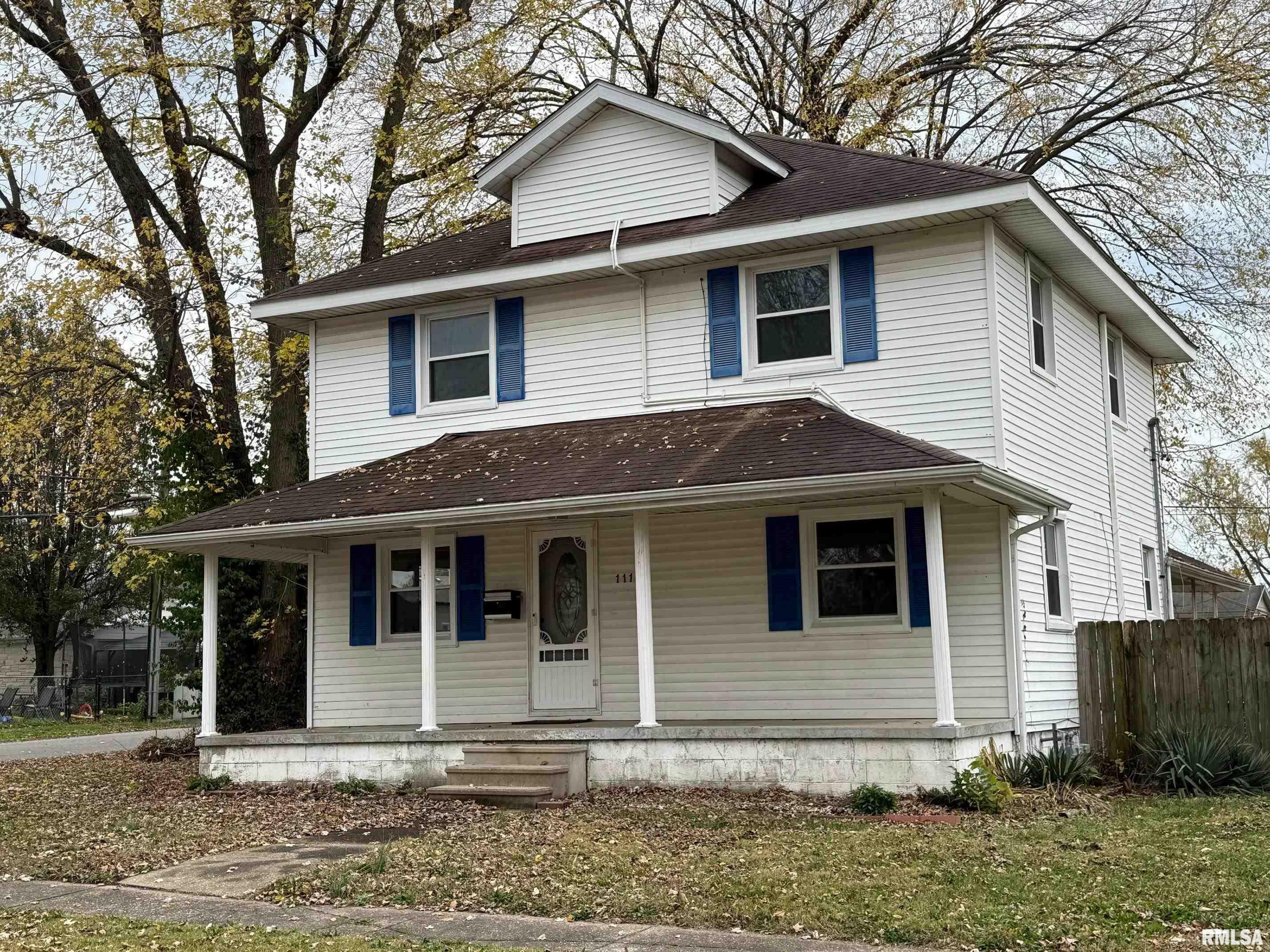 Property Photo: 1110 E Oak Street IL 62896