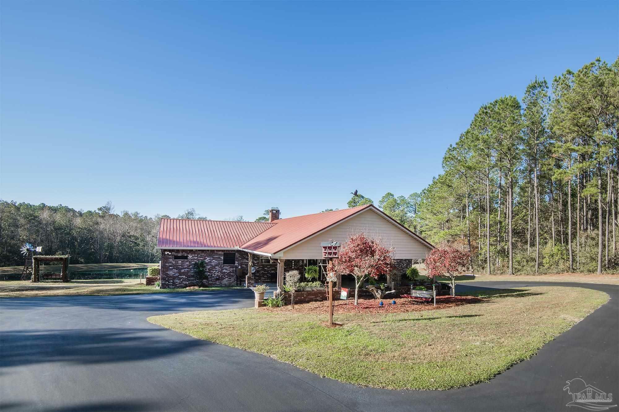 Property Photo:  1763 Narrow Rd  FL 32565 