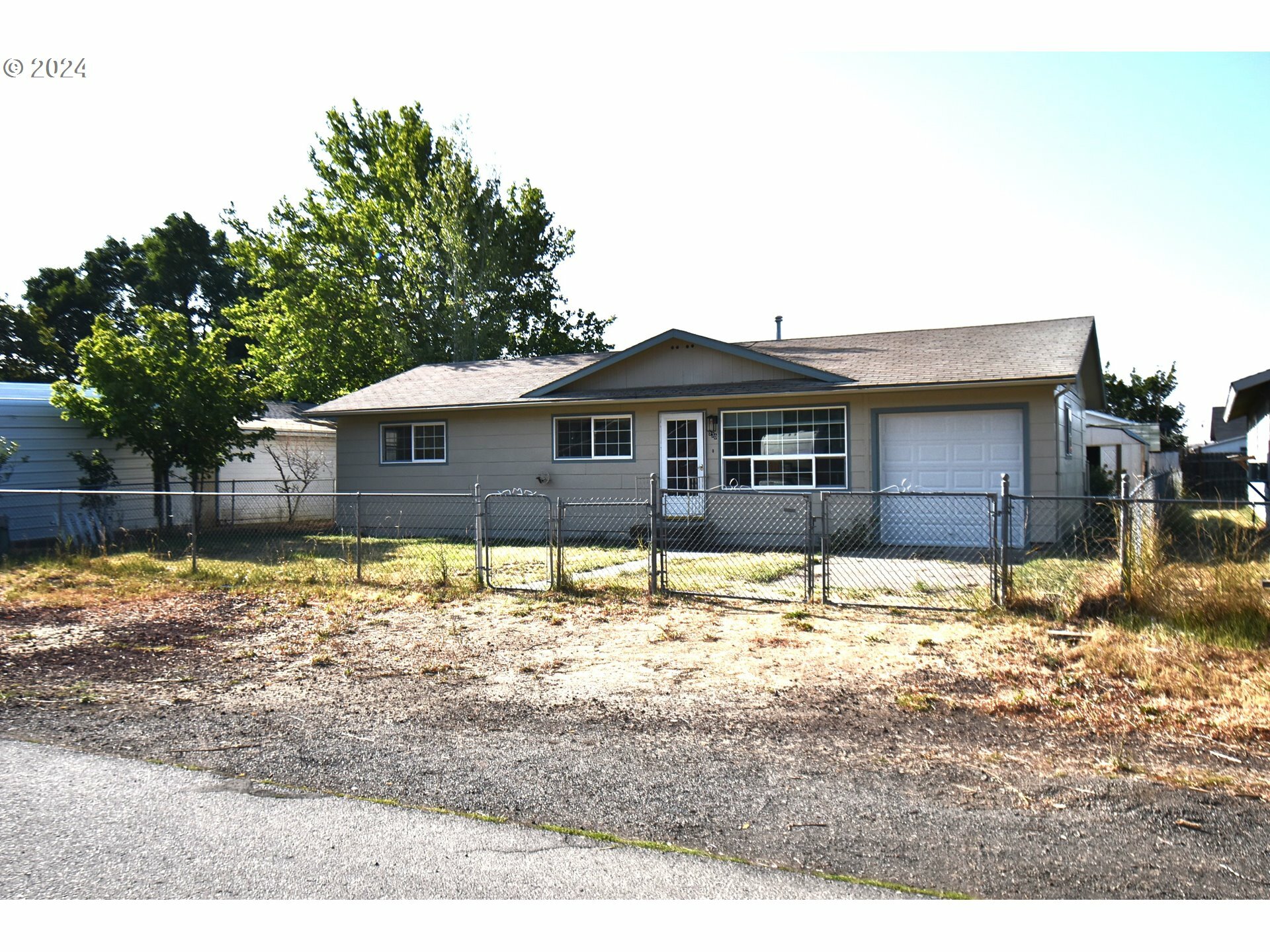 530 W Collins St  Goldendale WA 98620 photo