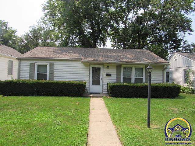 Property Photo: 839 NE Wabash Ave KS 66616