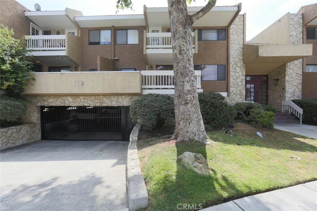 Property Photo:  730 Cory Drive 25  CA 90302 