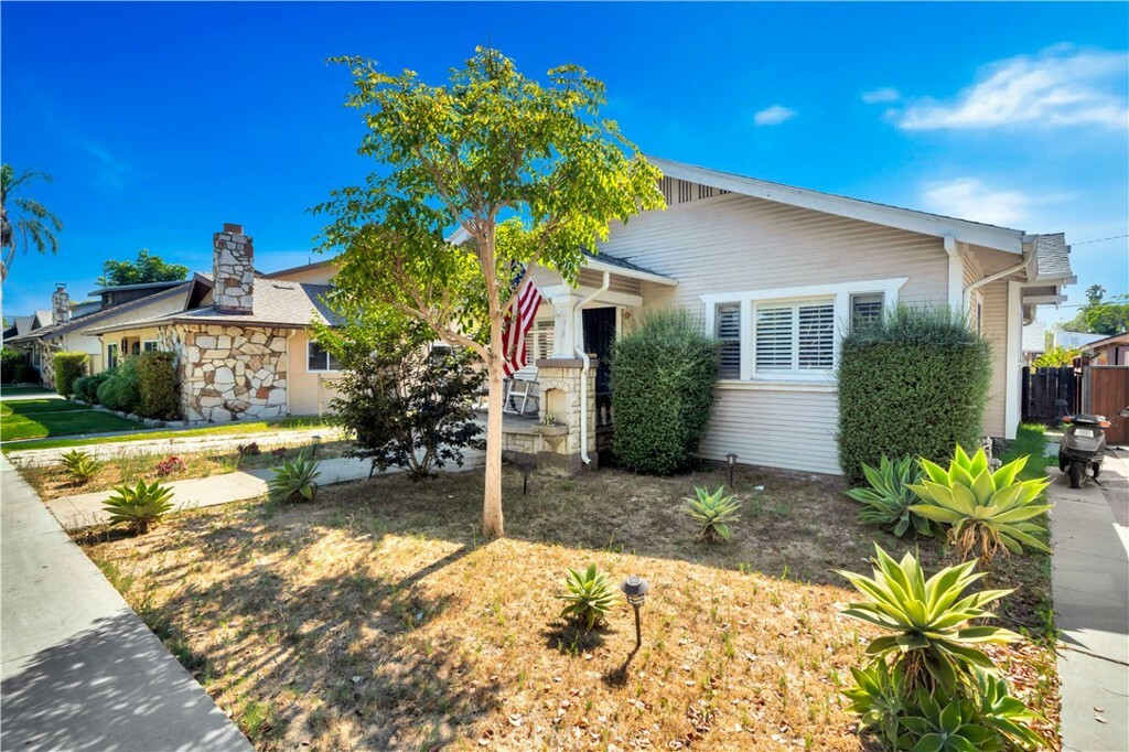 Property Photo:  777 Obispo Avenue  CA 90804 