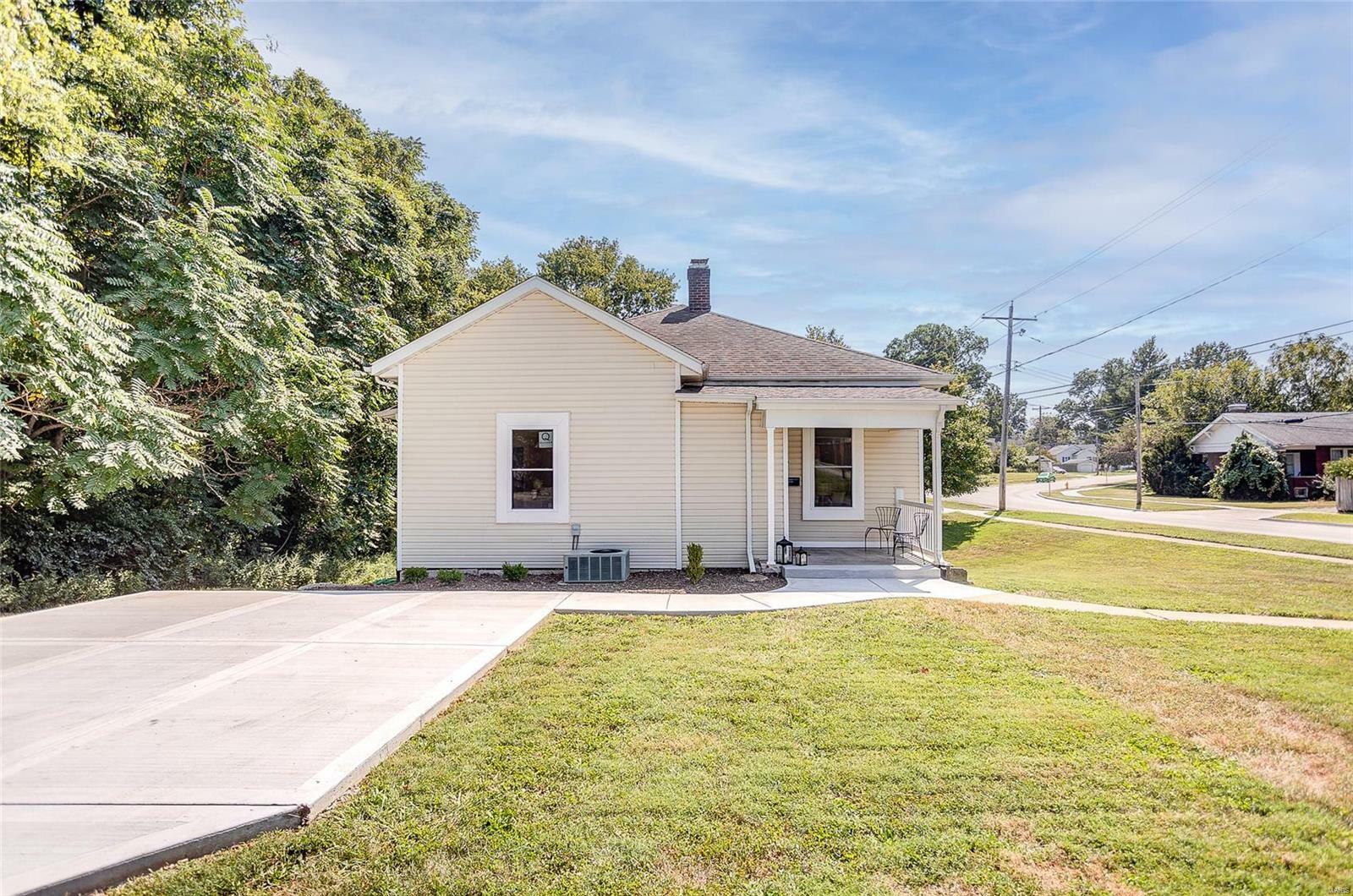 Property Photo: 310 S Combs Avenue IL 62234