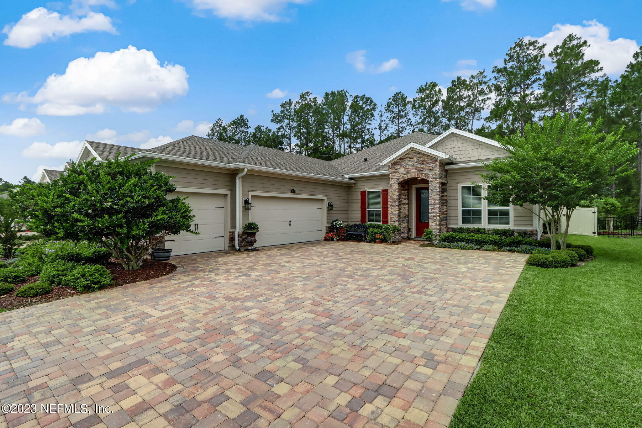 Property Photo:  484 Glorieta Drive  FL 32095 