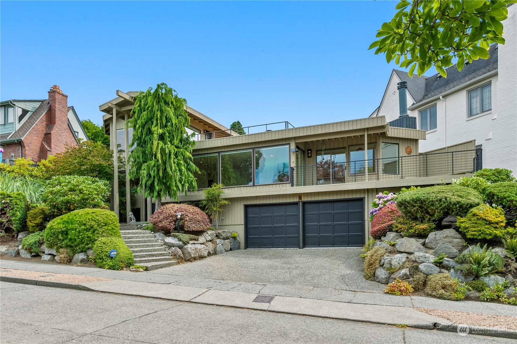 Property Photo:  2558 Constance Drive W  WA 98199 