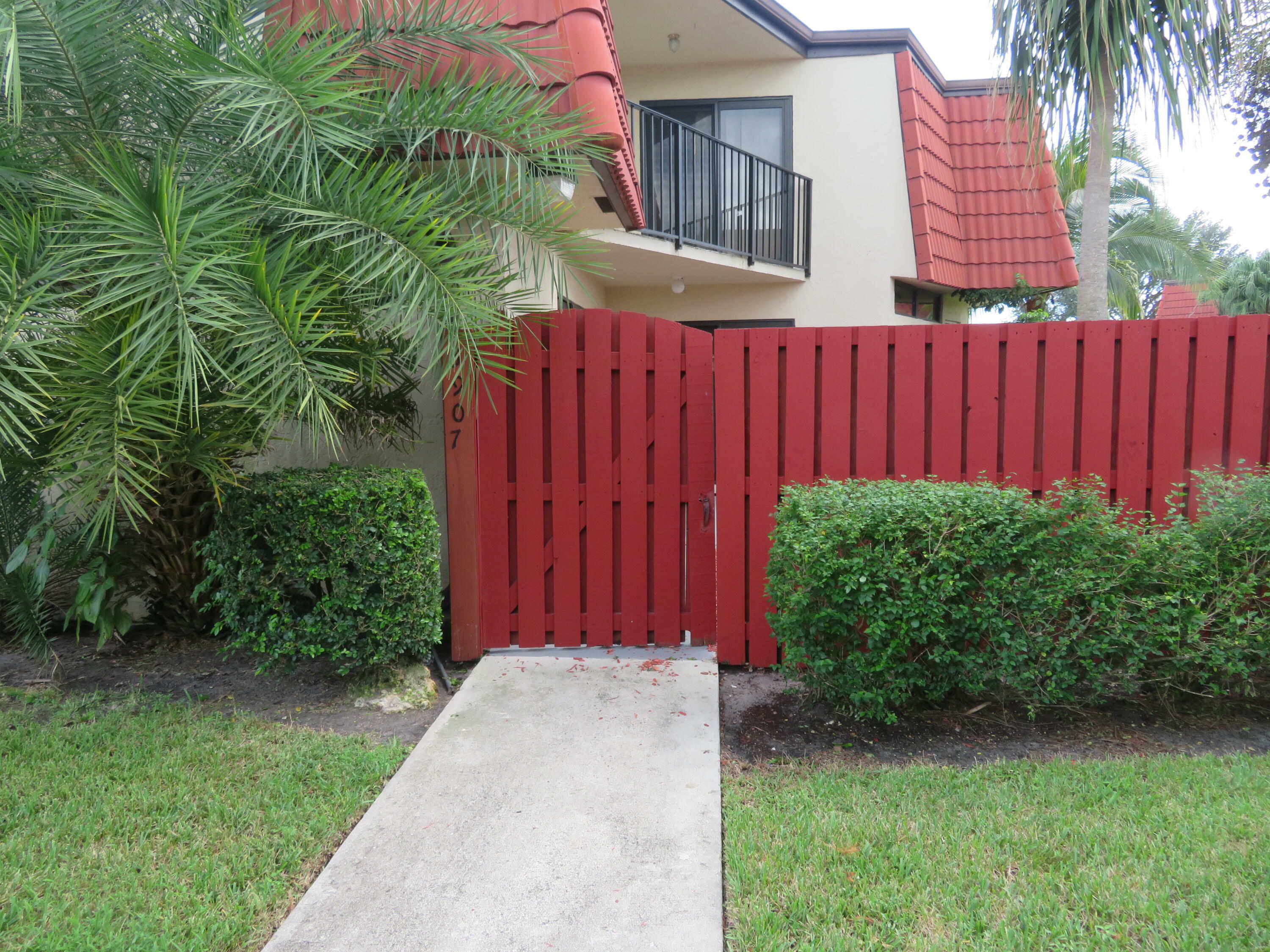 Property Photo:  3907 Victoria Drive  FL 33406 