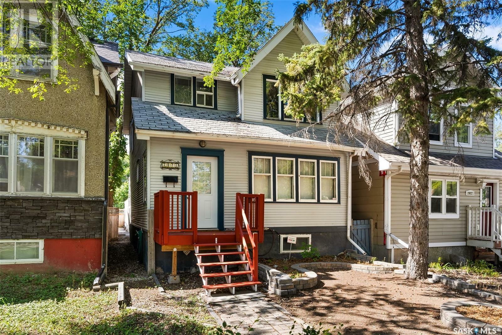 Property Photo:  2028 Elphinstone Street  SK S4T 3N4 