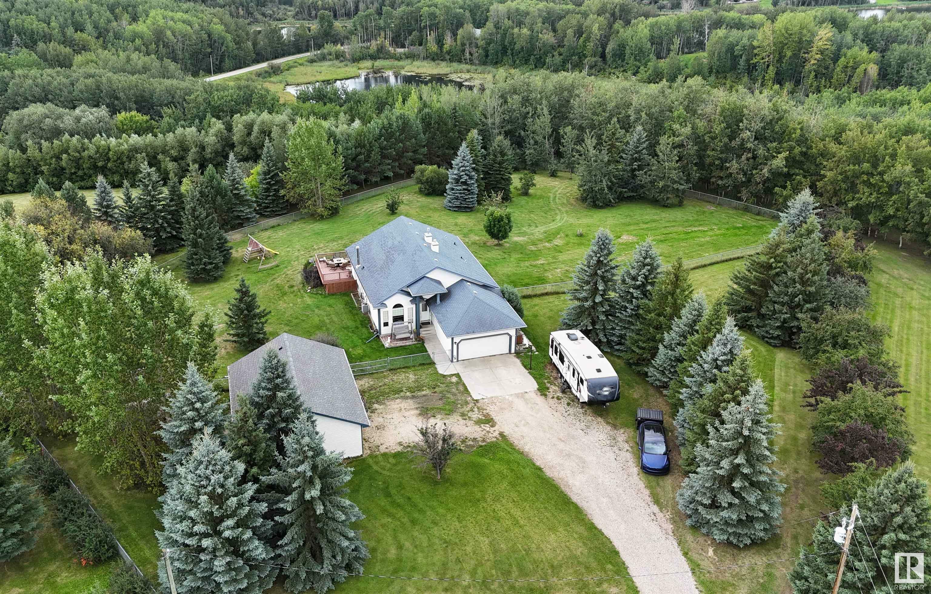 Property Photo:  53310 Rge Rd 15 10  AB T7Y 0C3 