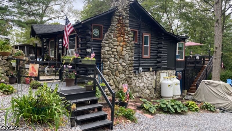 Property Photo:  27 Cedar Ln  NJ 07461 