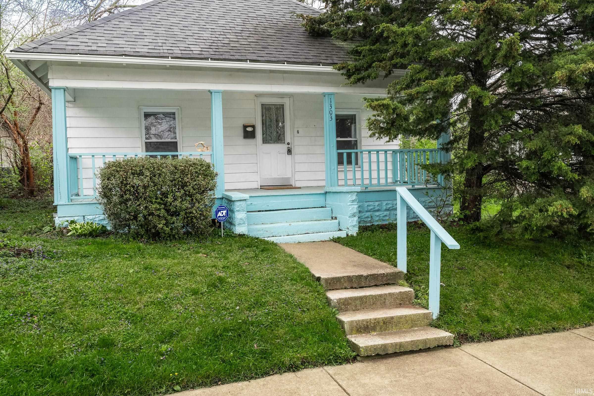 Property Photo:  1303 S Washington Street  IN 47401 