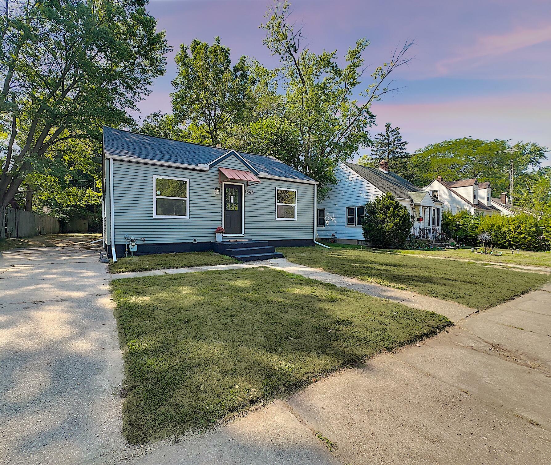 Property Photo:  1344 Wayne Street  MI 49120 