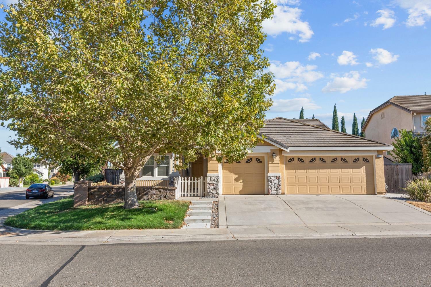 Property Photo:  6216 Ravenna Way  CA 95757 