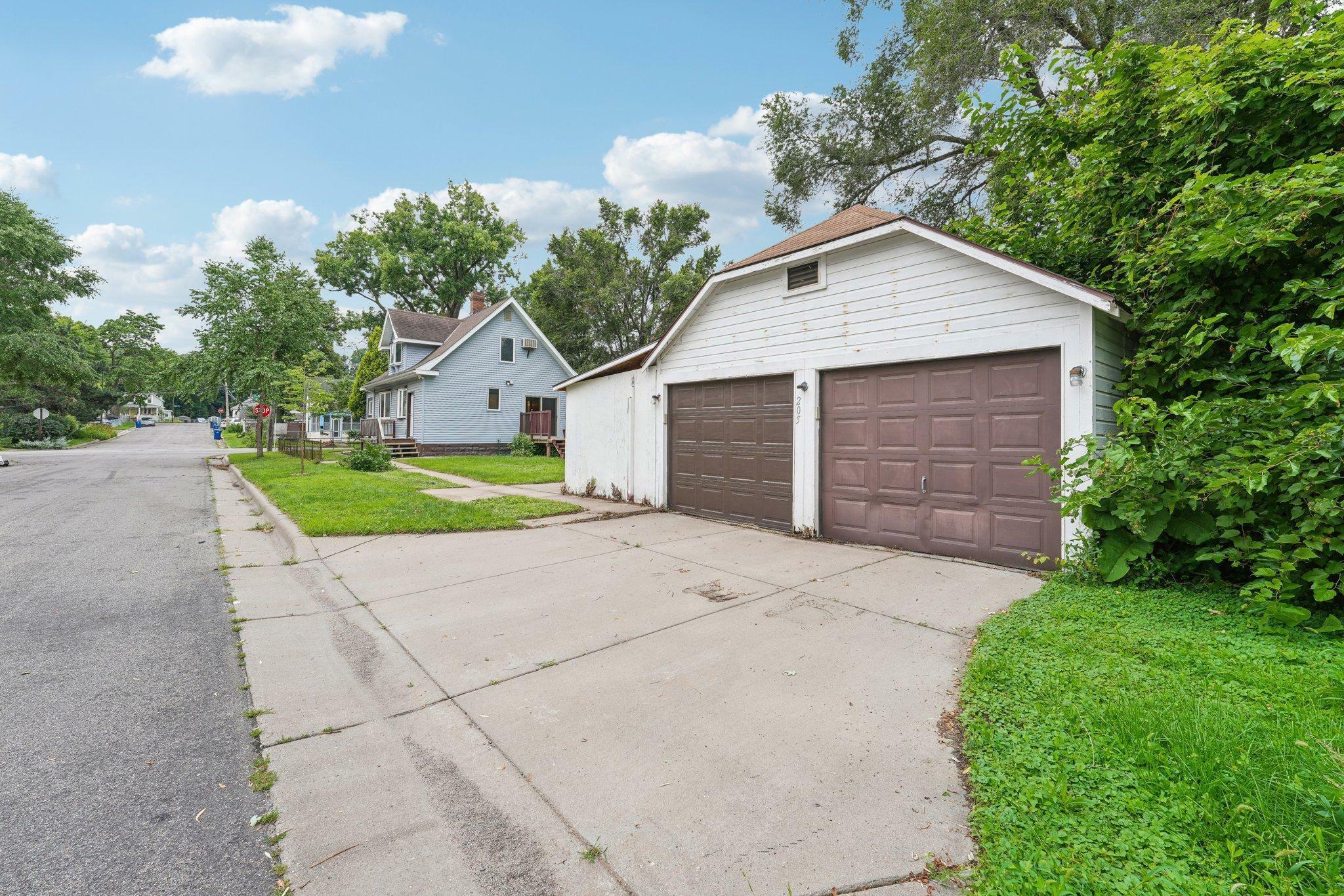 Property Photo:  205 Sidney Street E  MN 55107 