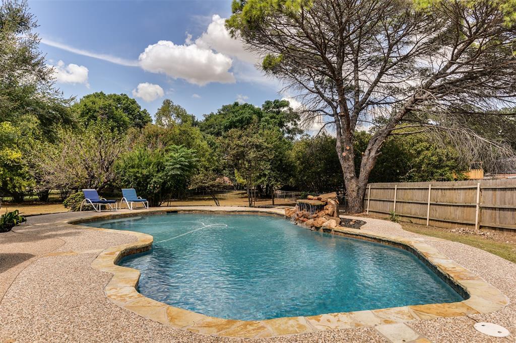 Property Photo:  628 Donna Court  TX 76028 