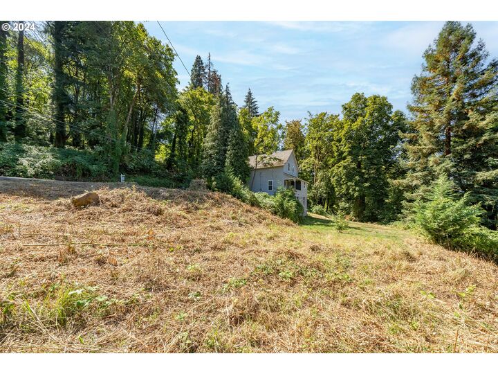 Property Photo:  4th Ave  OR 97045 