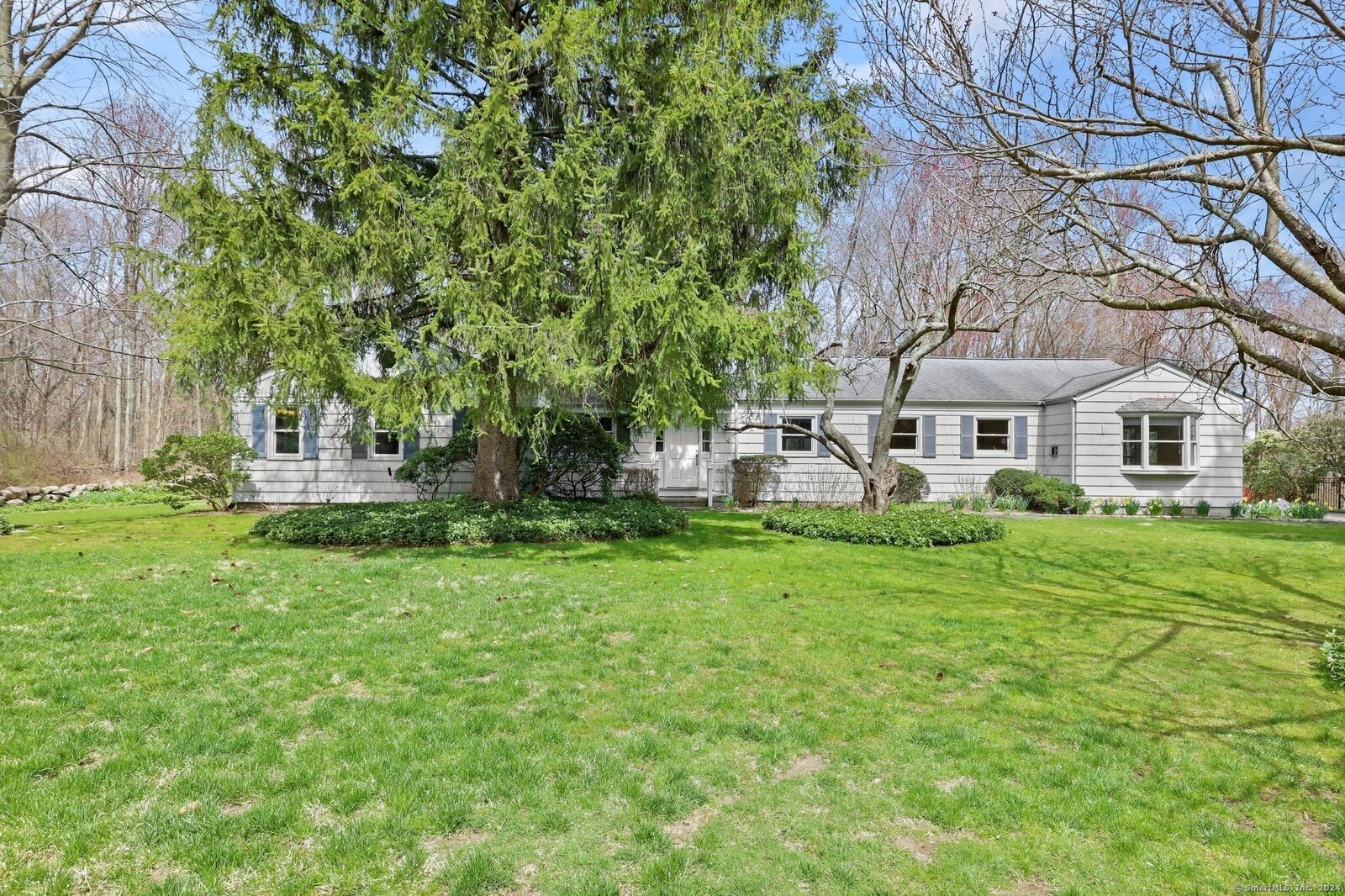 Property Photo:  511 Roxbury Road  CT 06902 