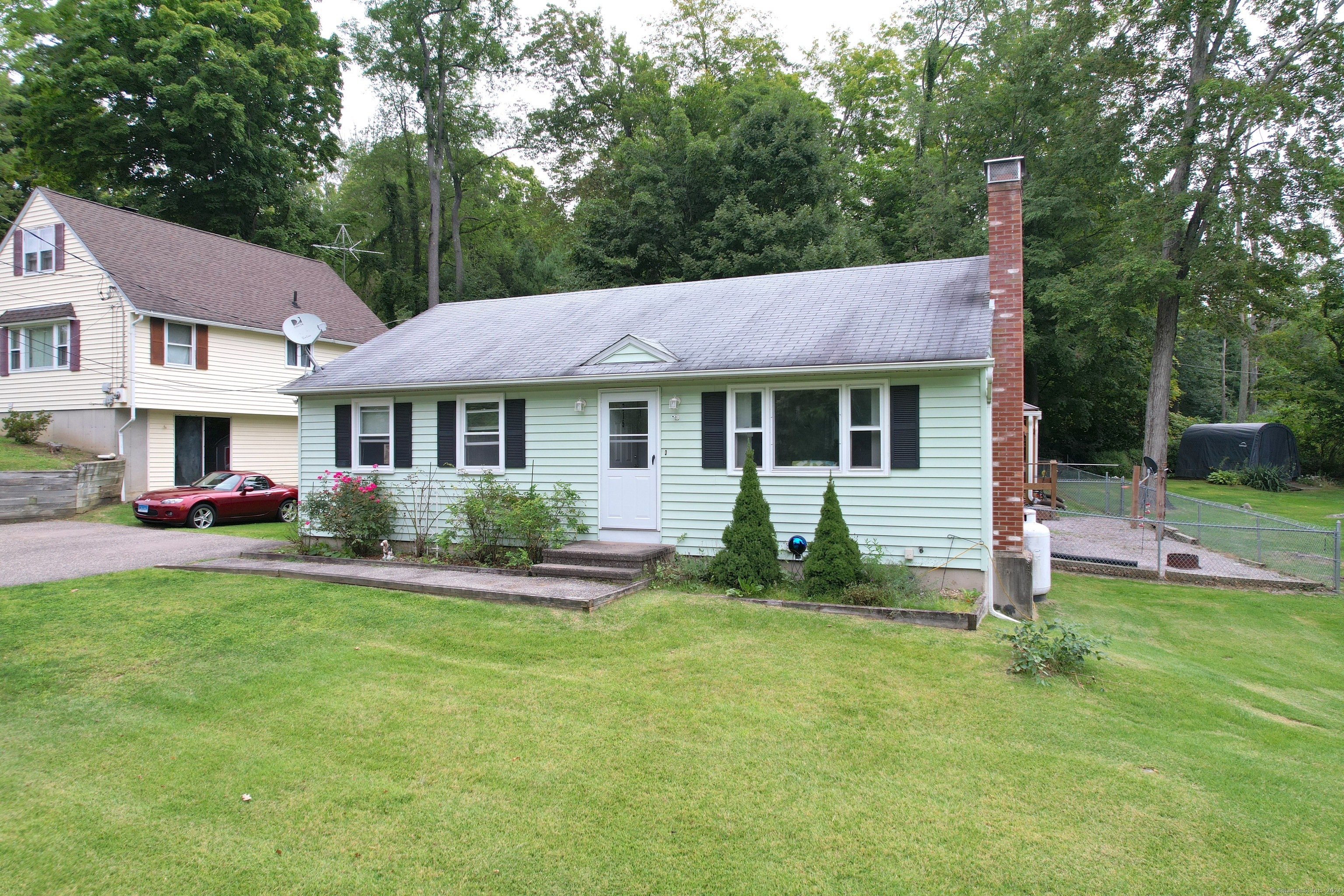 Property Photo:  315 East Wakefield Boulevard  CT 06098 