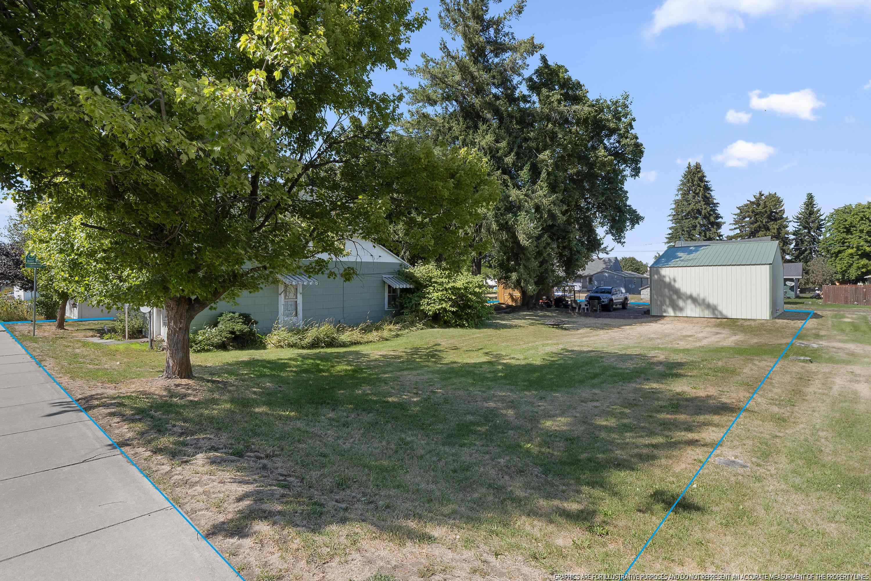 Property Photo:  311 E Lake St  WA 99022 