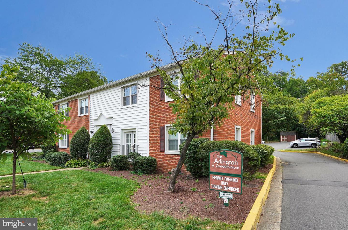 Property Photo: 2637 S Walter Reed Drive D VA 22206