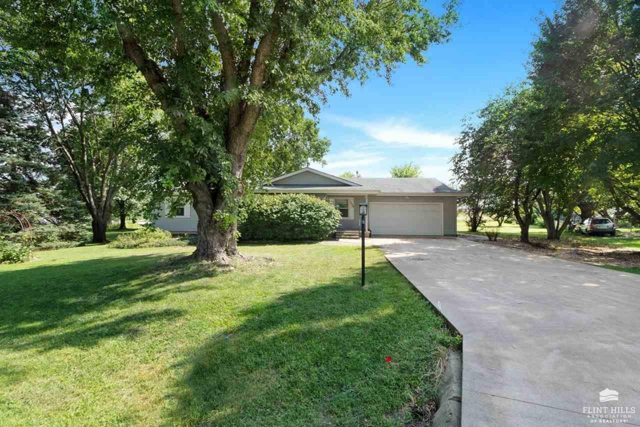 Property Photo:  1709 Hollow Tree Lane  KS 66502 