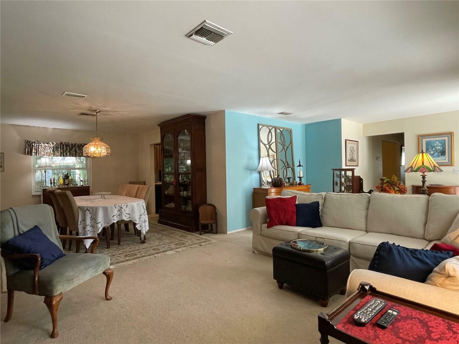 Property Photo:  506 Nantucket Drive  FL 33617 