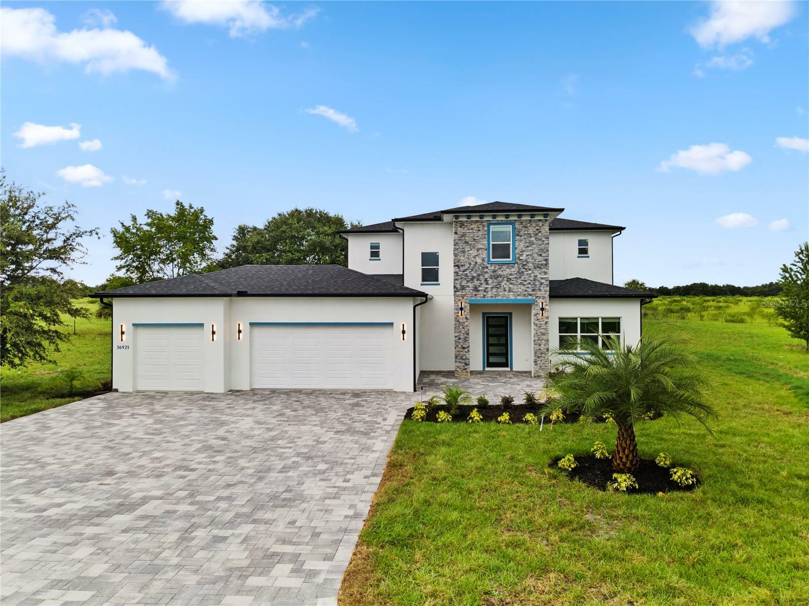 Property Photo:  36925 Bee Meadow Court  FL 32736 