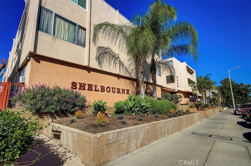 Property Photo:  5429 Newcastle Avenue 311  CA 91316 