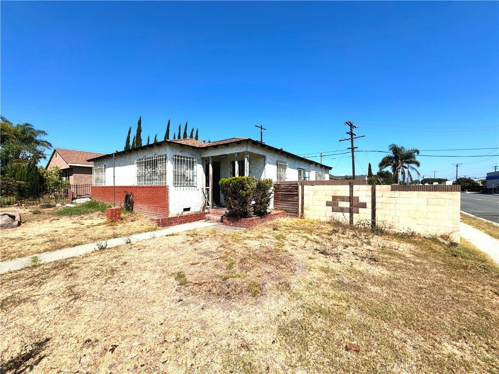 Property Photo:  13450 South Catalina Avenue  CA 90247 