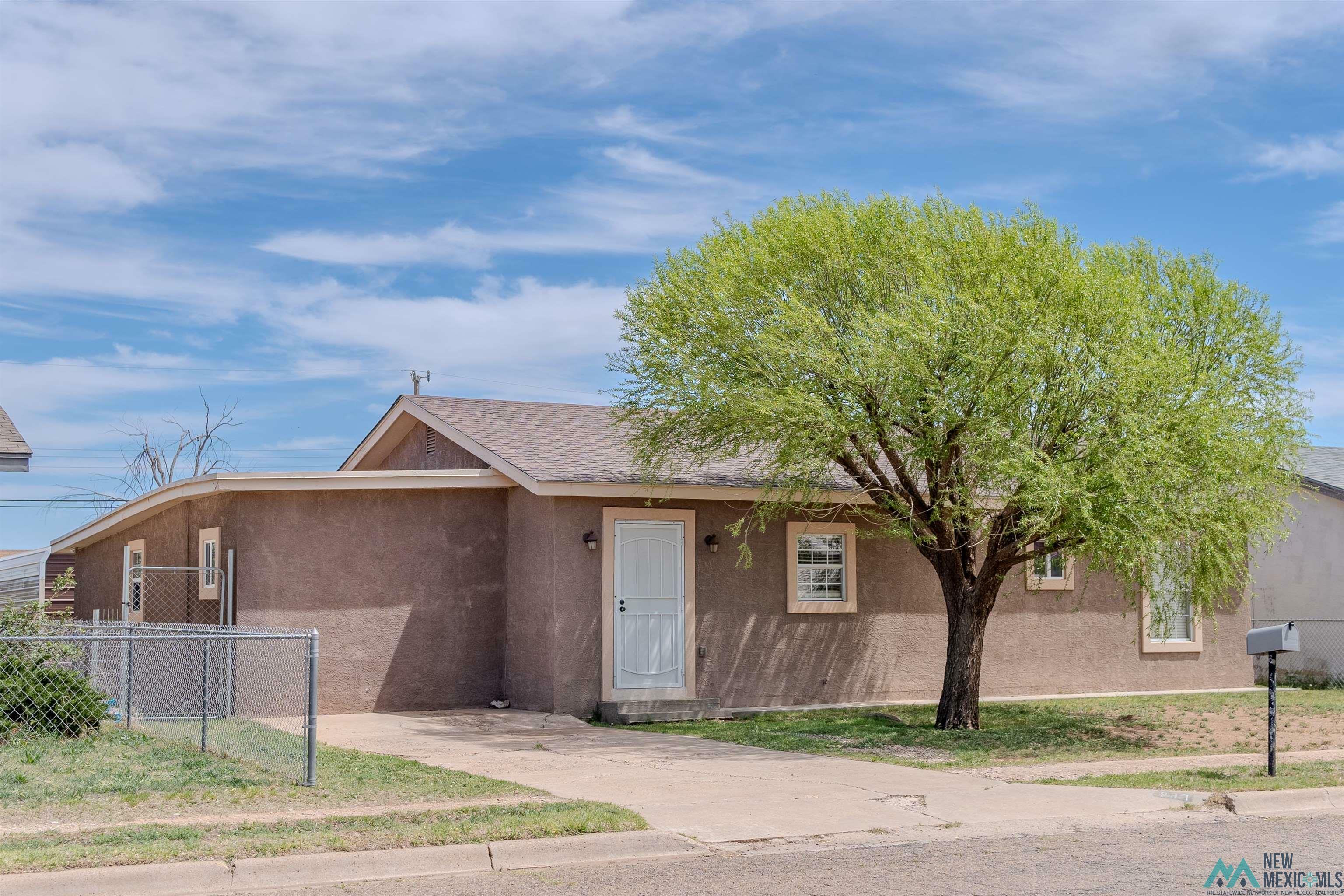 Property Photo:  917 Hondo Street  NM 88101 