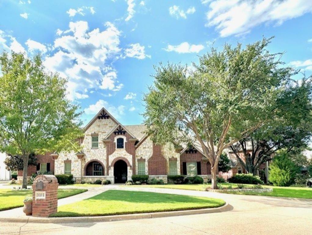 Property Photo:  1011 Walnut Falls Circle  TX 76063 