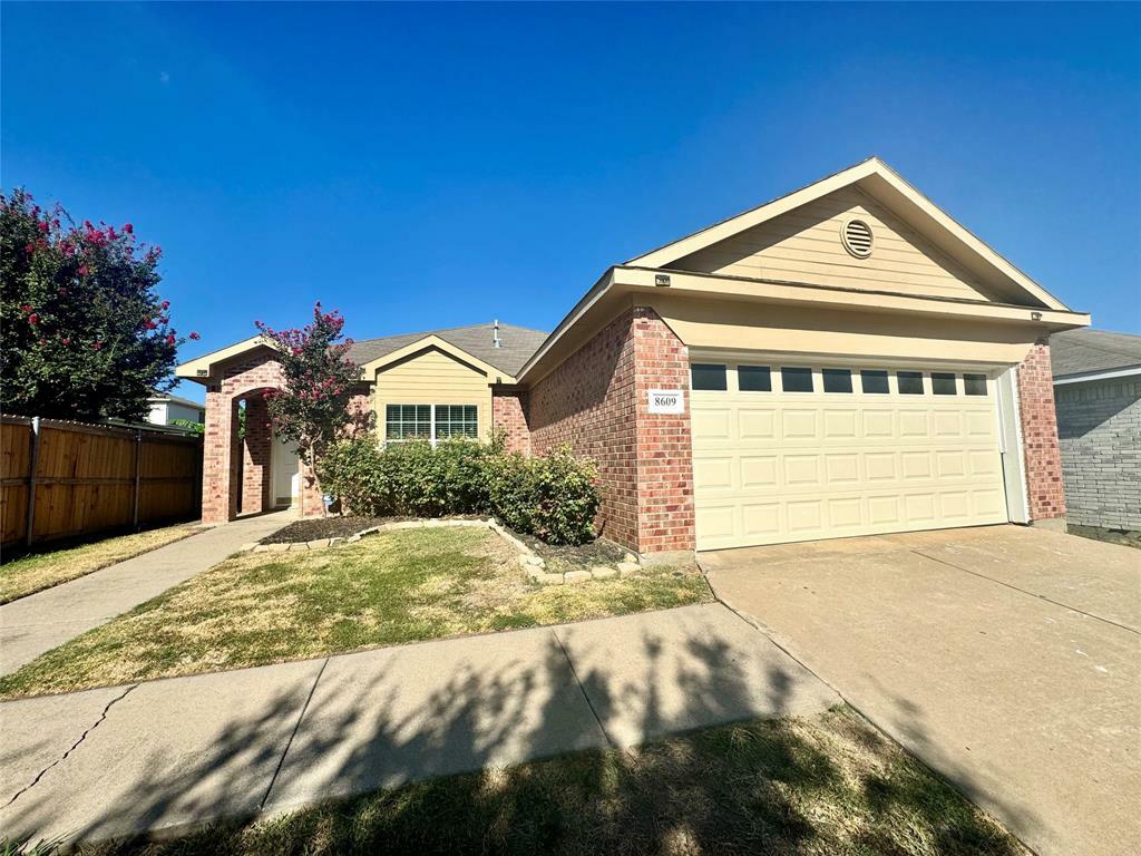 Property Photo:  8609 Rainy Lake Drive  TX 76244 