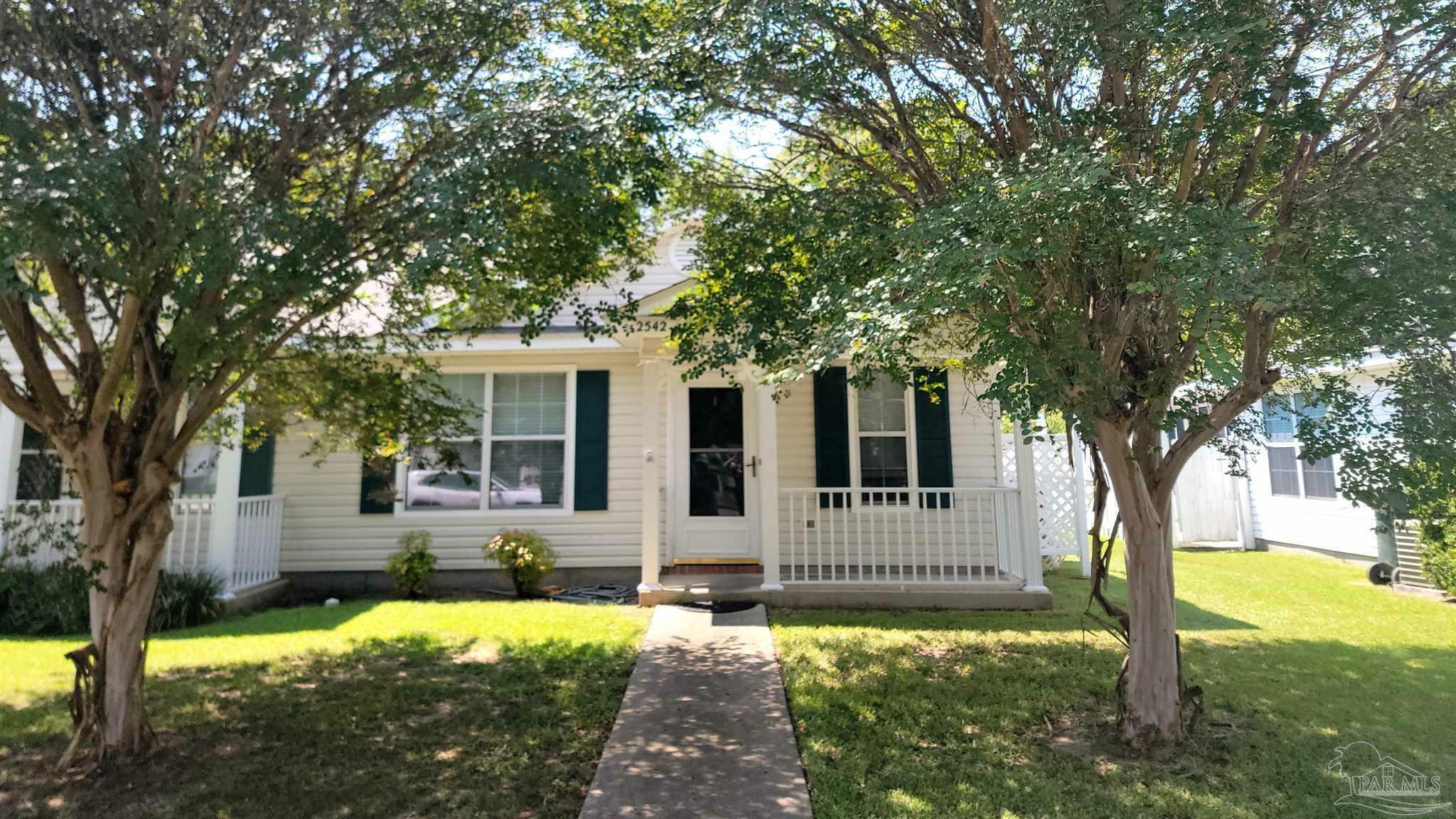 Property Photo: 2542 Trailwood Dr FL 32533
