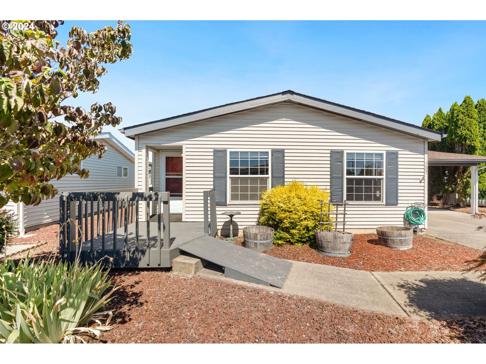 Property Photo: 16500 SE 1st St 107 WA 98684