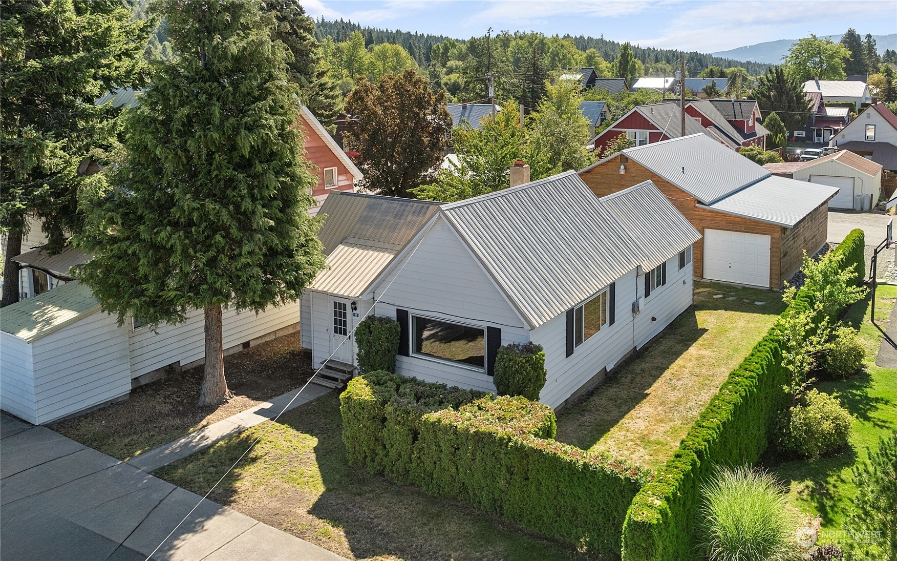 Property Photo:  102 W Dakota Avenue  WA 98941 