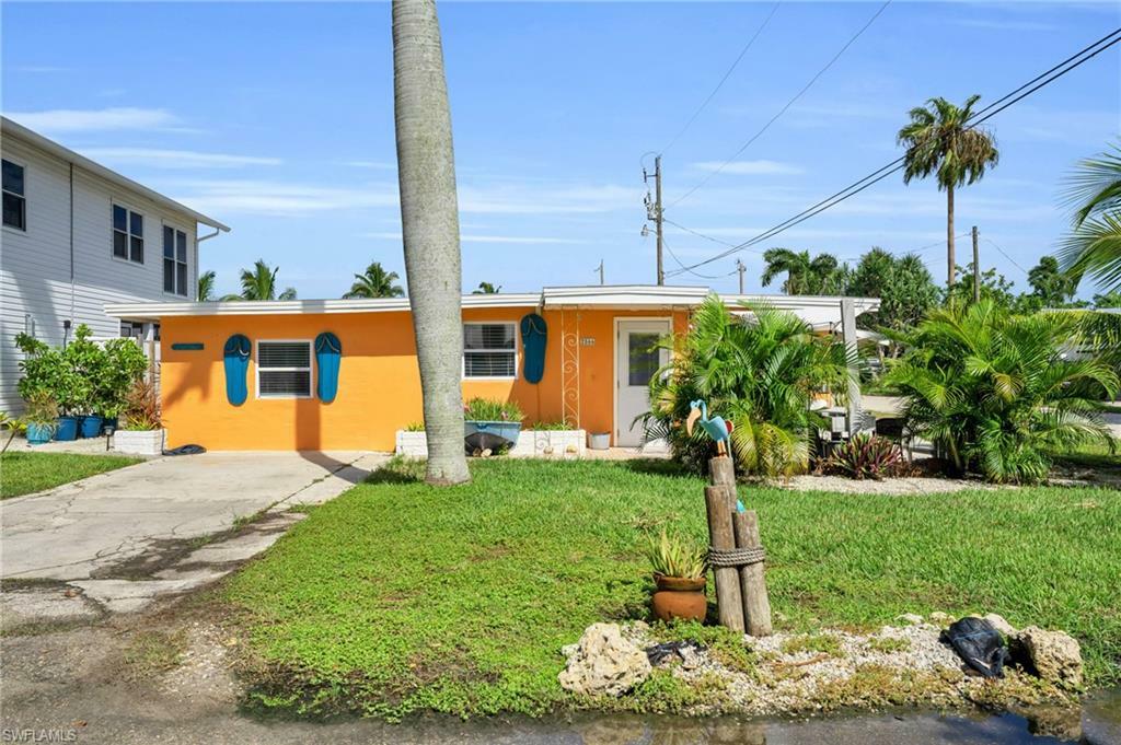 Property Photo: 2566 2nd St FL 33993