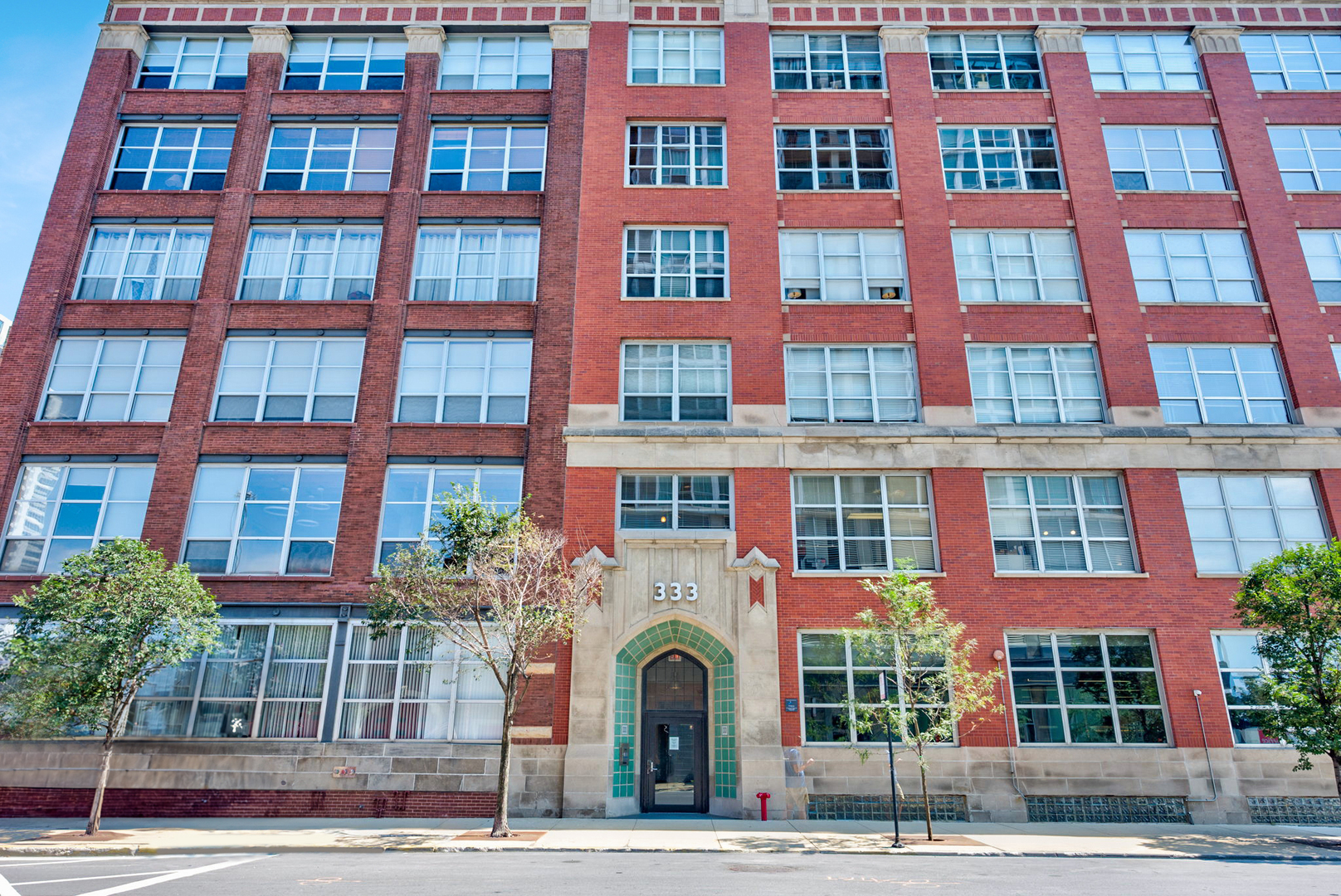 Property Photo:  333 S Desplaines Street 706  IL 60661 