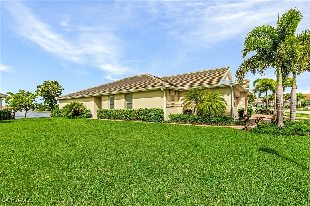 Property Photo:  14618 Edgewater Circle  FL 34114 