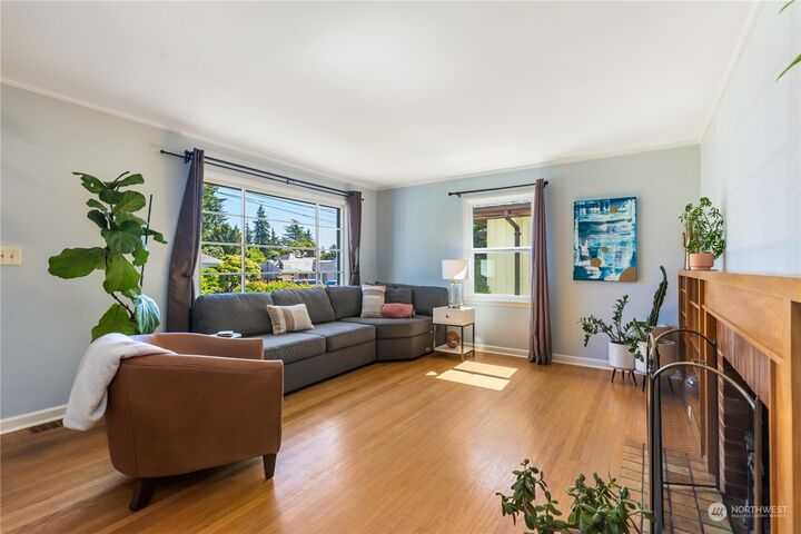 Property Photo: 11039 Dayton Avenue N WA 98133