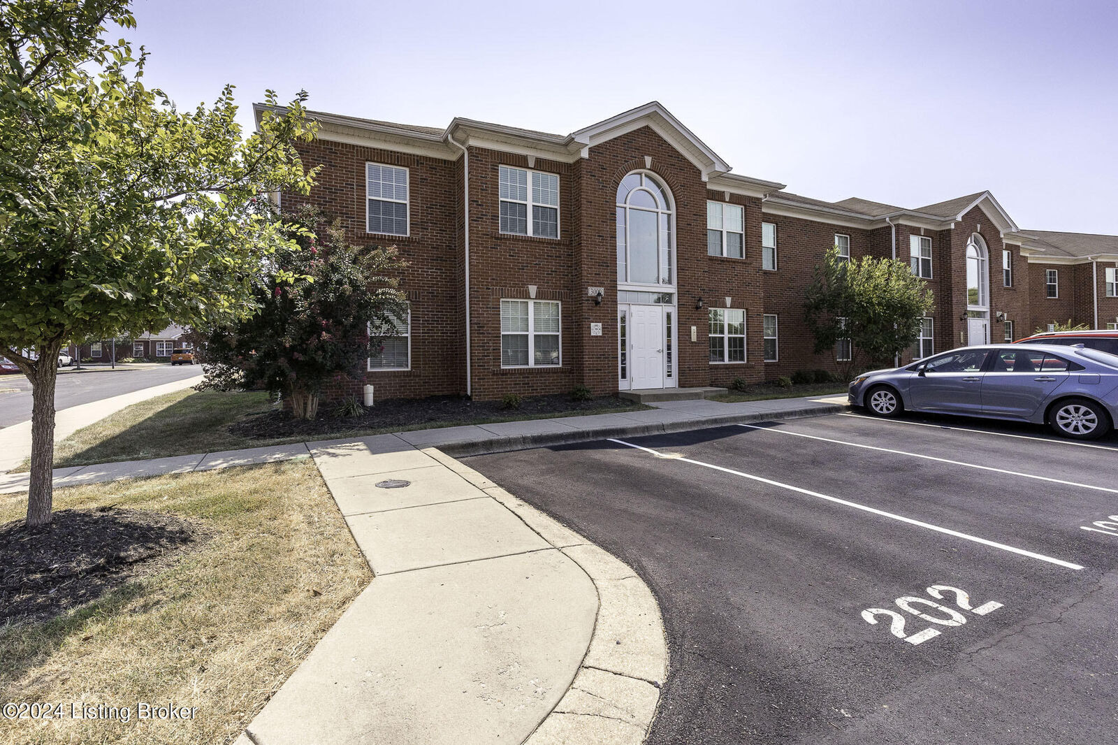 Property Photo:  3000 Clevan Way 202  KY 40220 