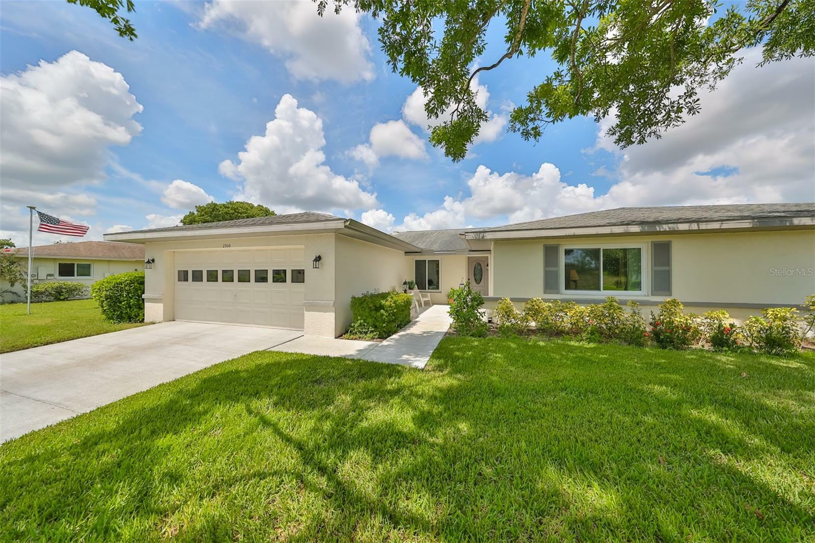 Property Photo:  2306 Lancaster Drive  FL 33573 