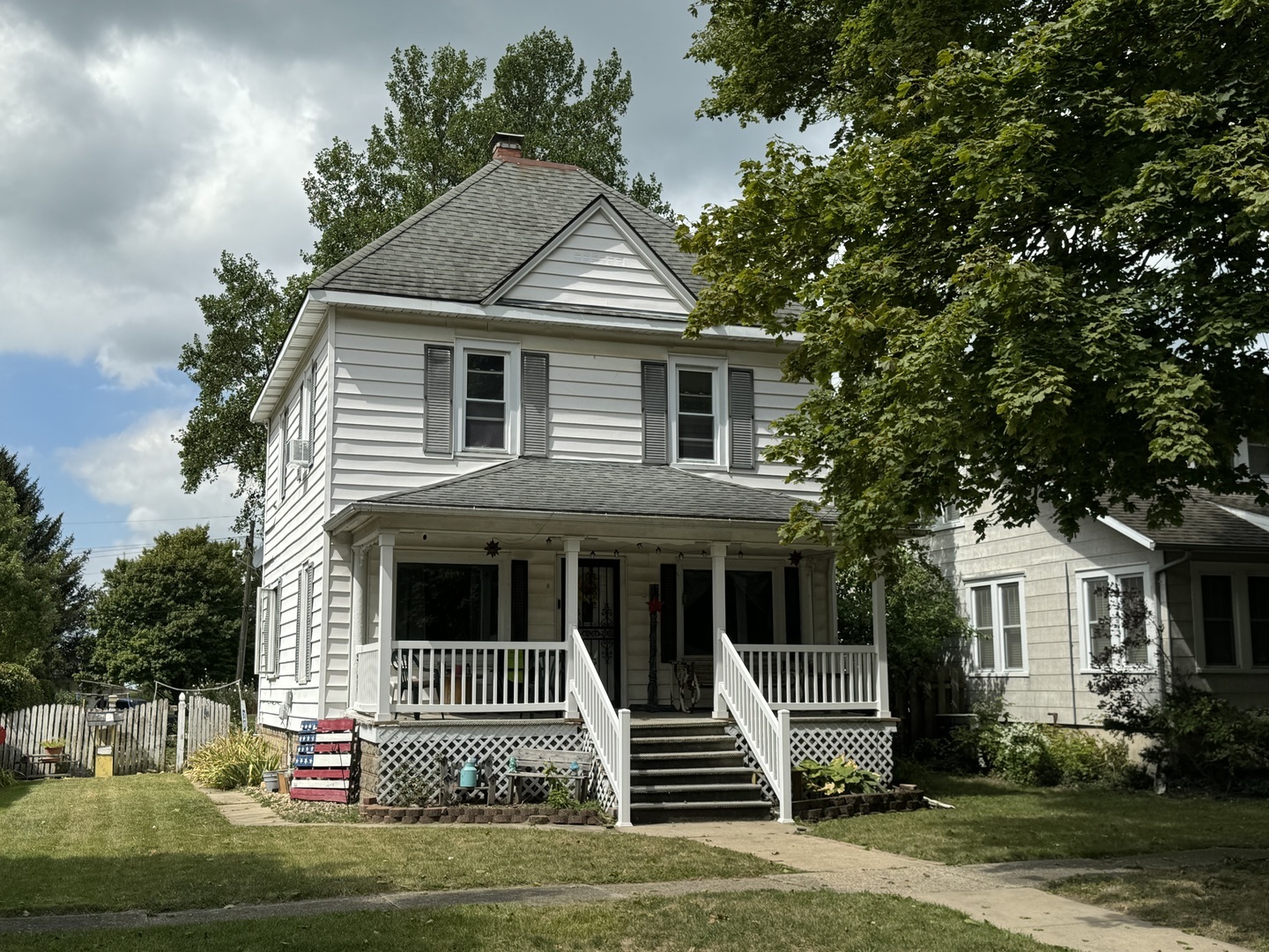 Property Photo:  283 S Oak Street  IL 60941 