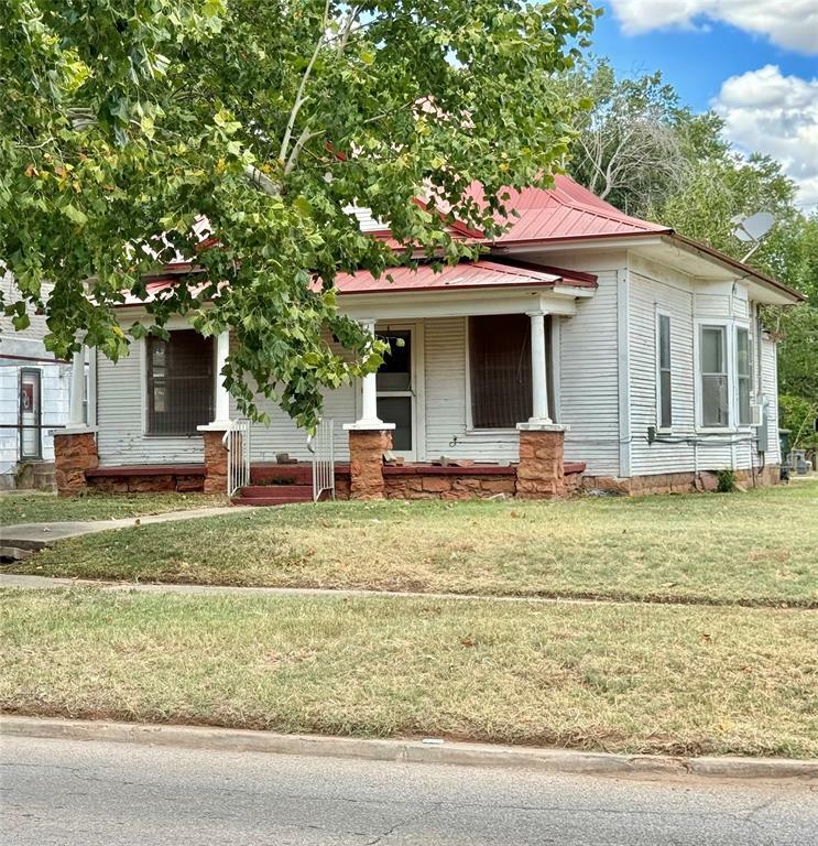 Property Photo:  1702 W Iowa Avenue  OK 73018 