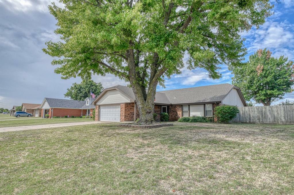 Property Photo:  126 Bowerwood Drive  OK 73018 