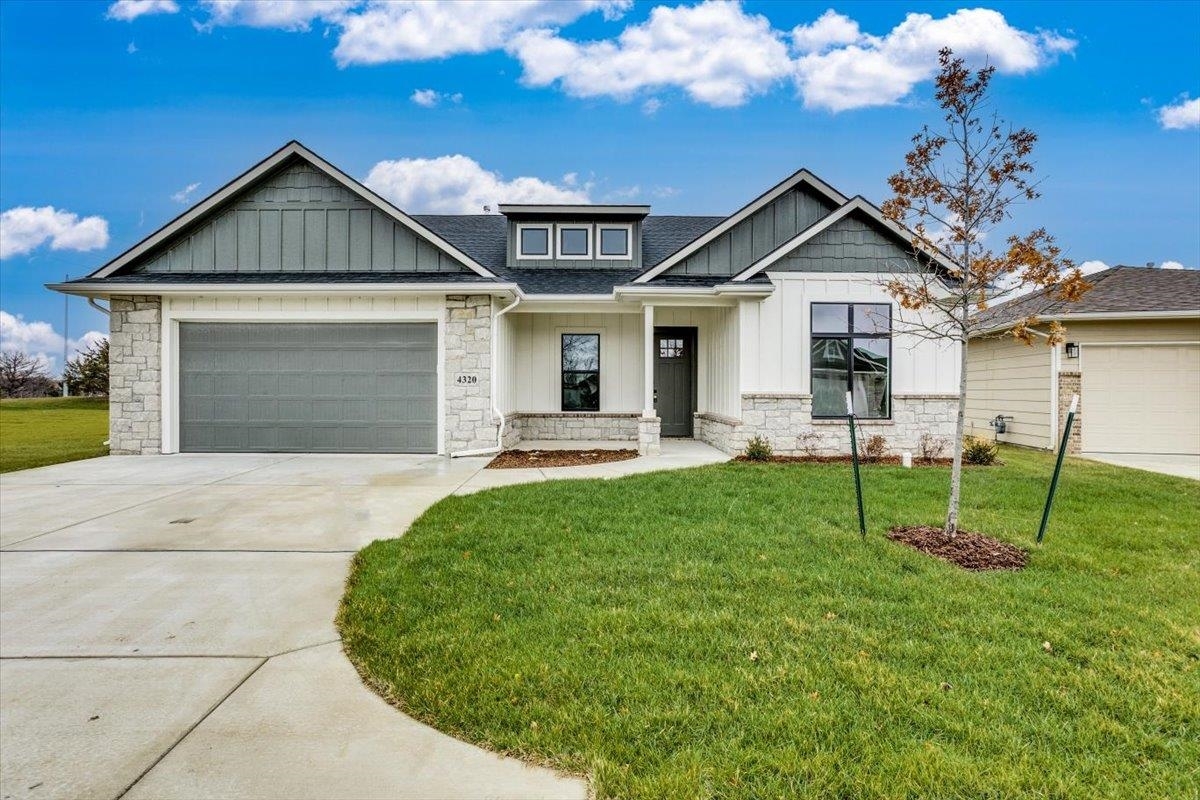 Property Photo: 4320 N Sunny Ct KS 67205